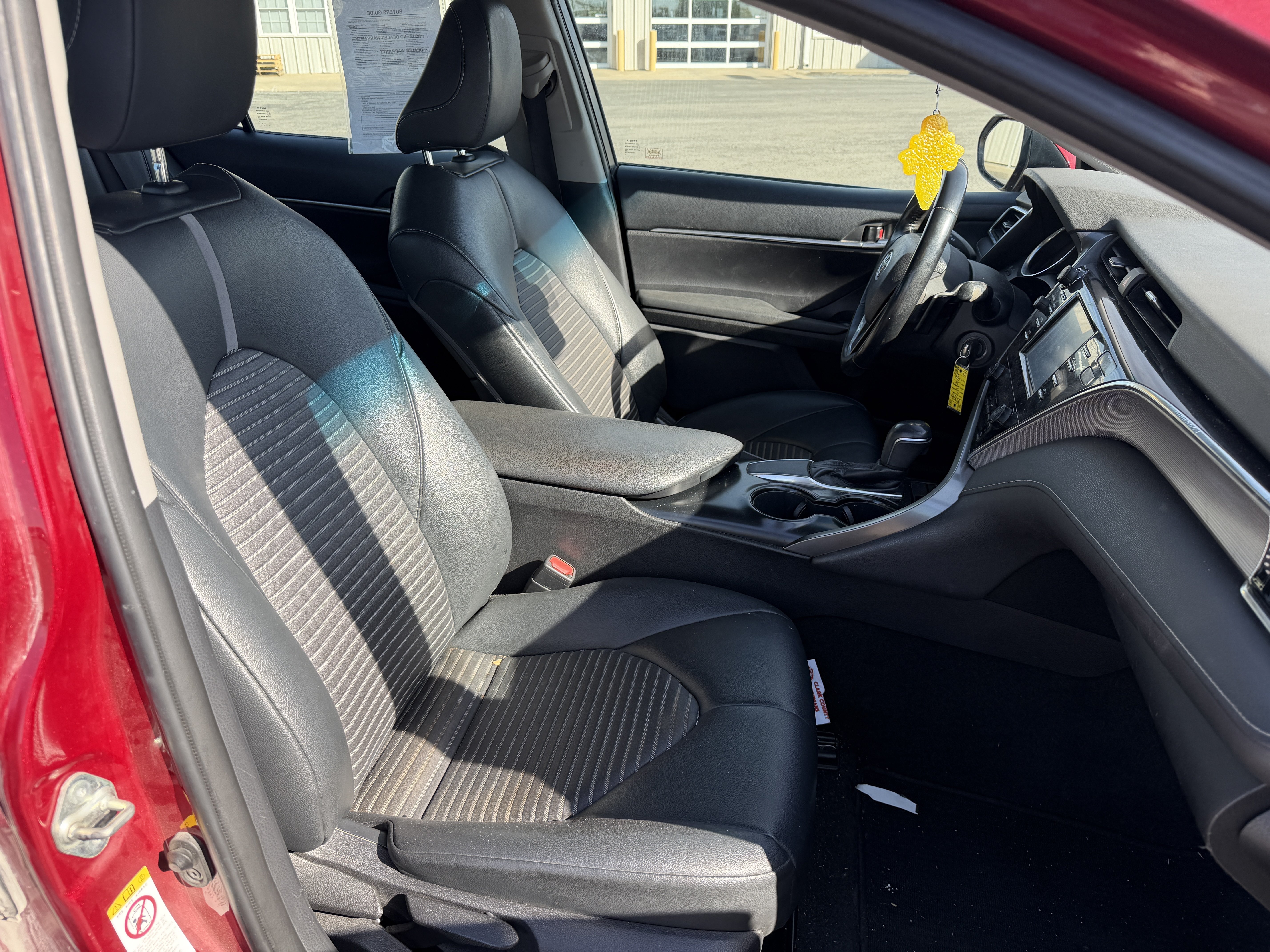 Used 2018 Toyota Camry SE FWD image 9