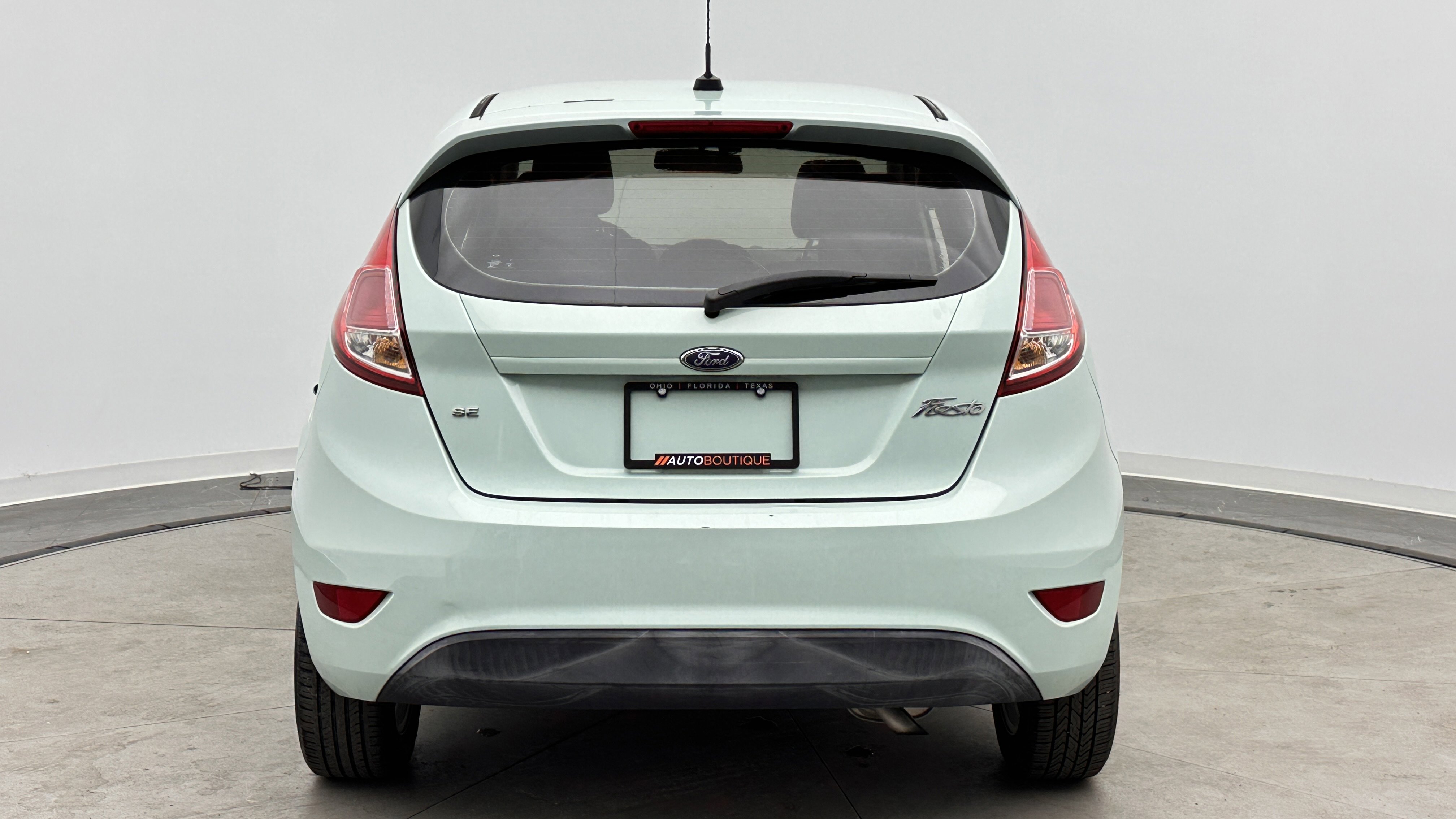 Used 2017 Ford Fiesta SE image 6