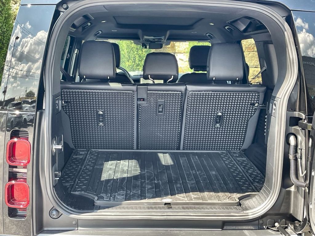 Certified 2024 Land Rover Defender 110 SE AWD/4WD image 18
