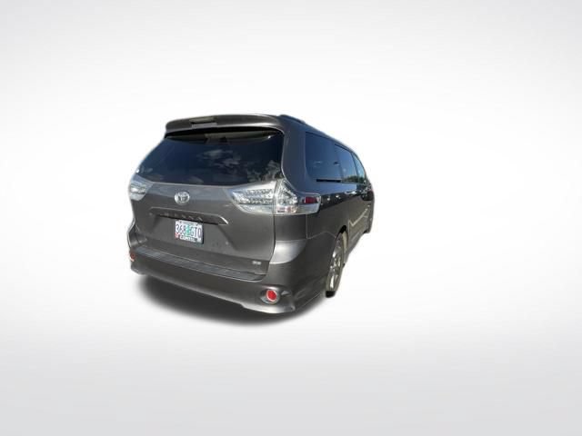 Used 2017 Toyota Sienna SE Premium FWD image 7
