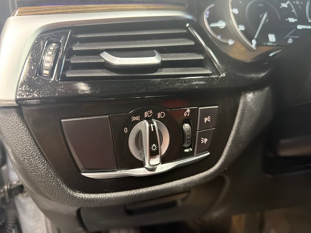 Used 2019 BMW 530e xDrive w/ Premium Package AWD/4WD image 15