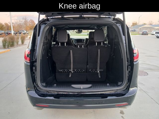 New 2026 Chrysler Pacifica Select image 18