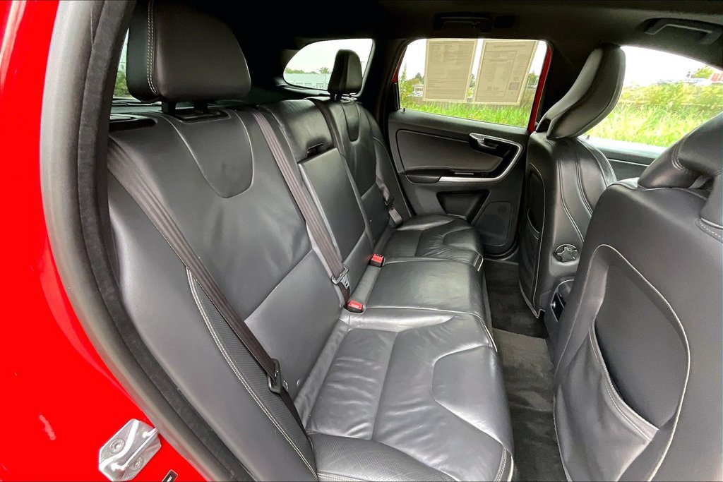 Used 2015 Volvo XC60 T6 R-Design AWD/4WD image 27