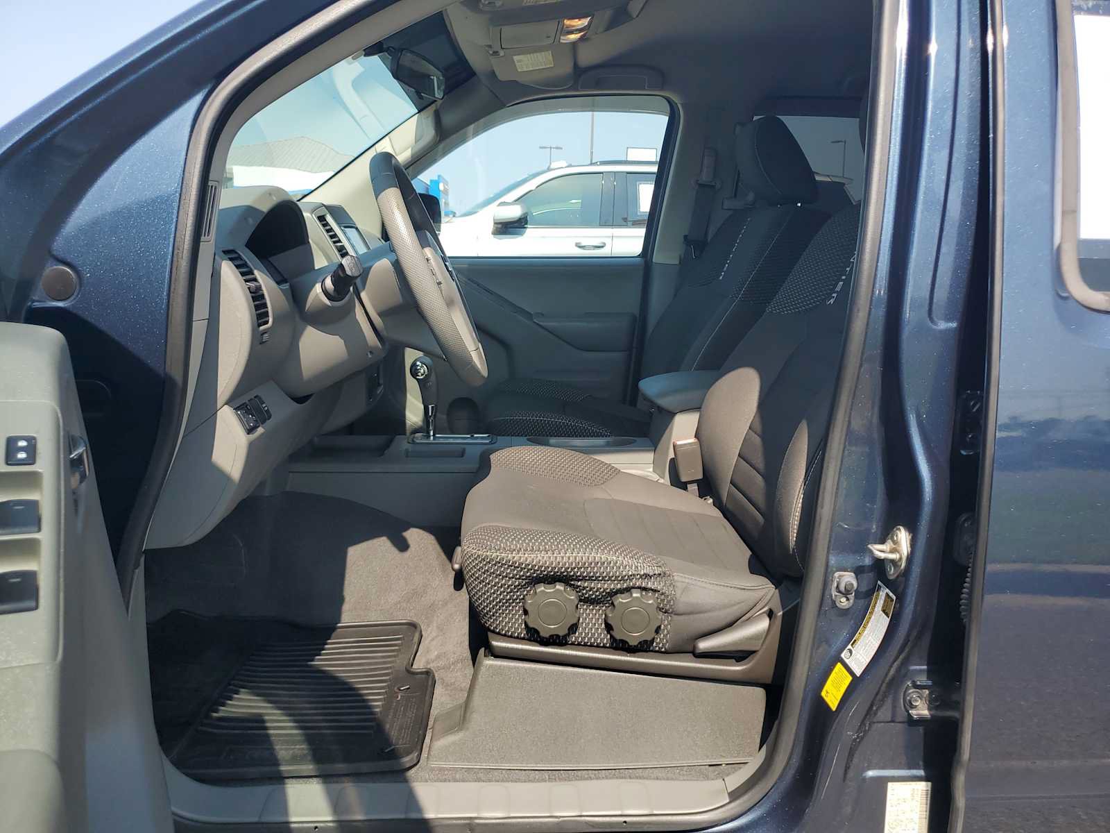 Used 2019 Nissan Frontier Desert Runner RWD image 23