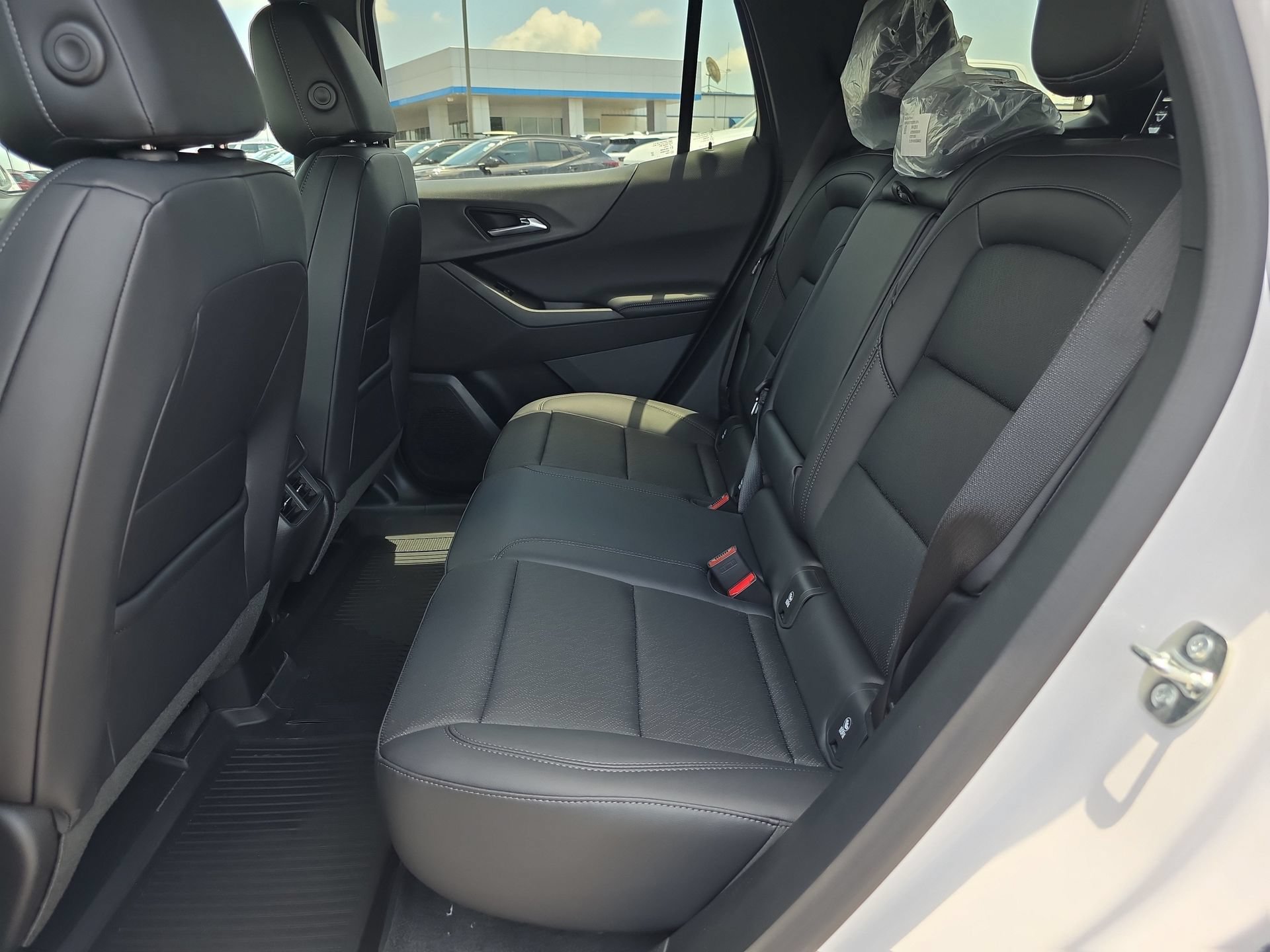 New 2026 Chevrolet Equinox LT w/ Convenience Package II FWD image 11