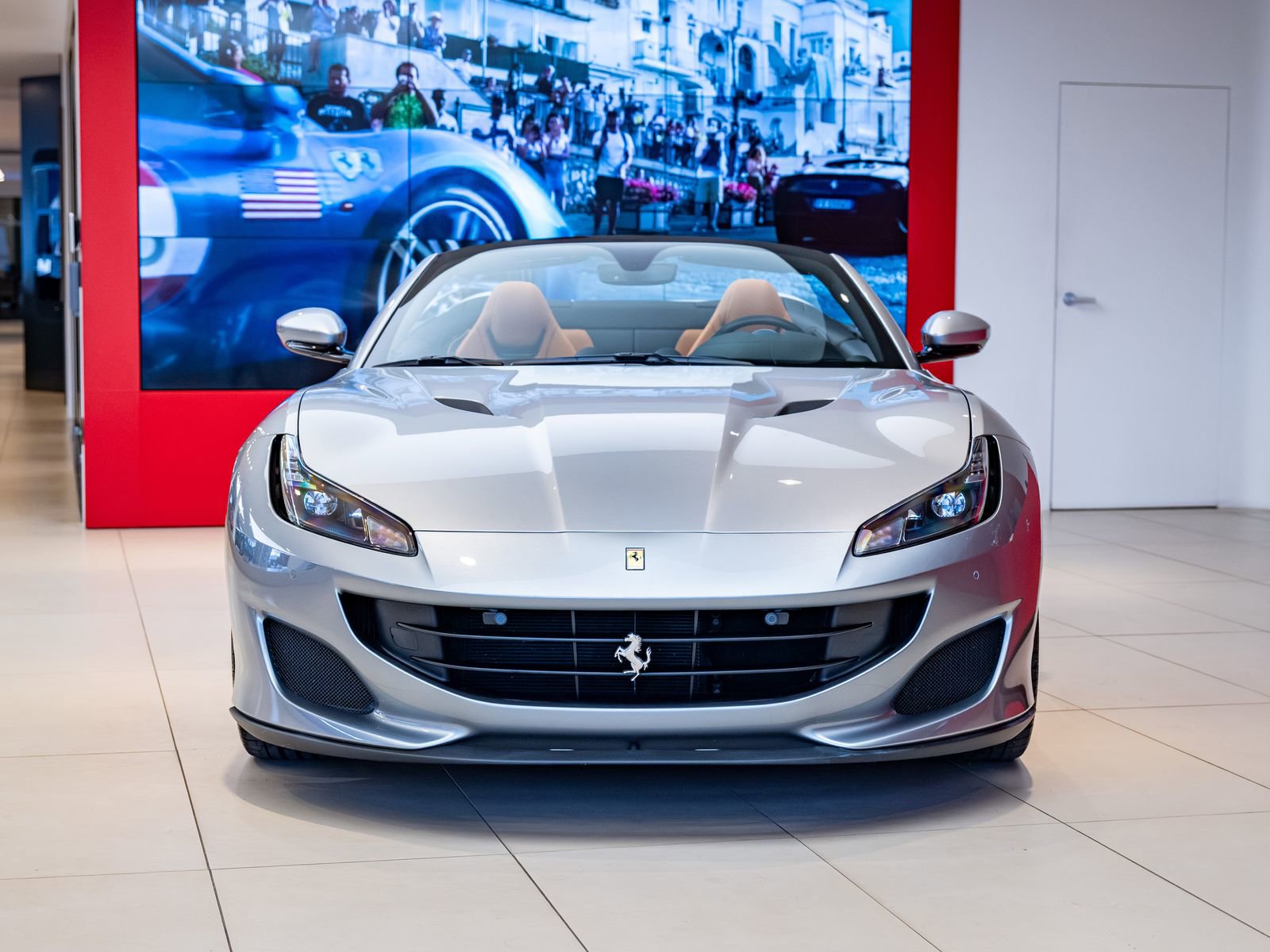 Used 2019 Ferrari Portofino RWD image 2