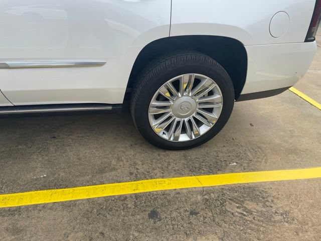 Used 2020 Cadillac Escalade Platinum RWD image 4