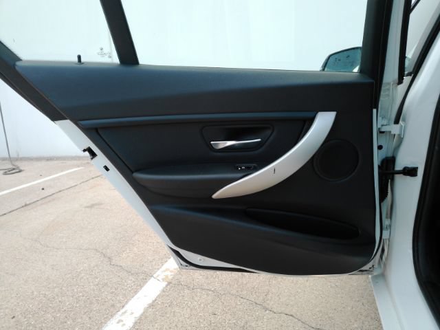 Used 2018 BMW 320i Sedan RWD image 15