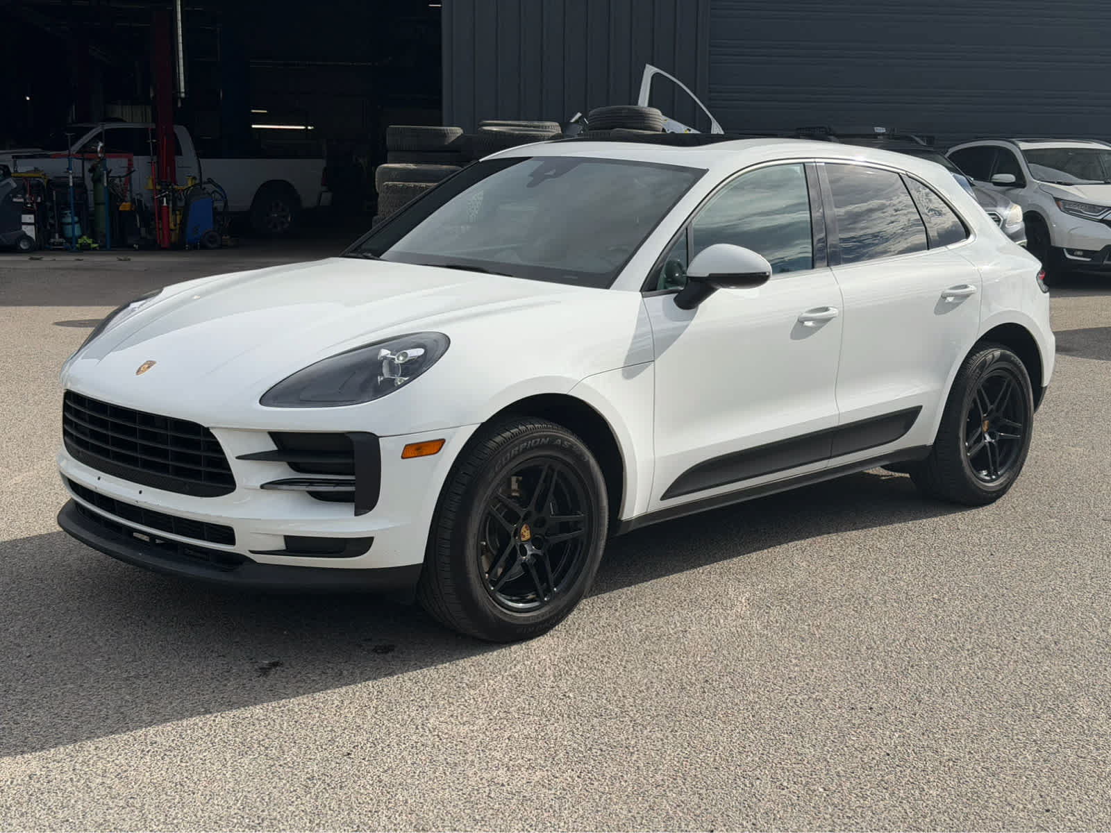 Used 2019 Porsche Macan AWD/4WD image 2