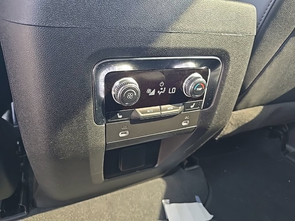 Used 2024 GMC Yukon AT4 w/ Technology Package AWD/4WD image 20