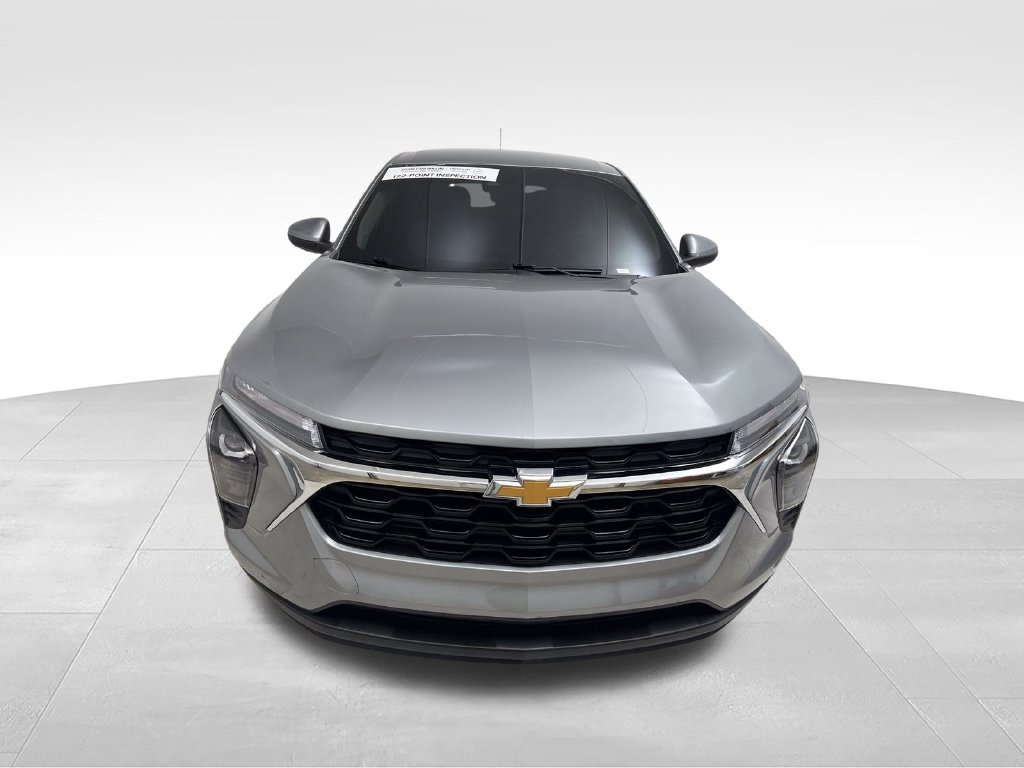 Used 2024 Chevrolet Trax LS w/ LS Convenience Package FWD image 8