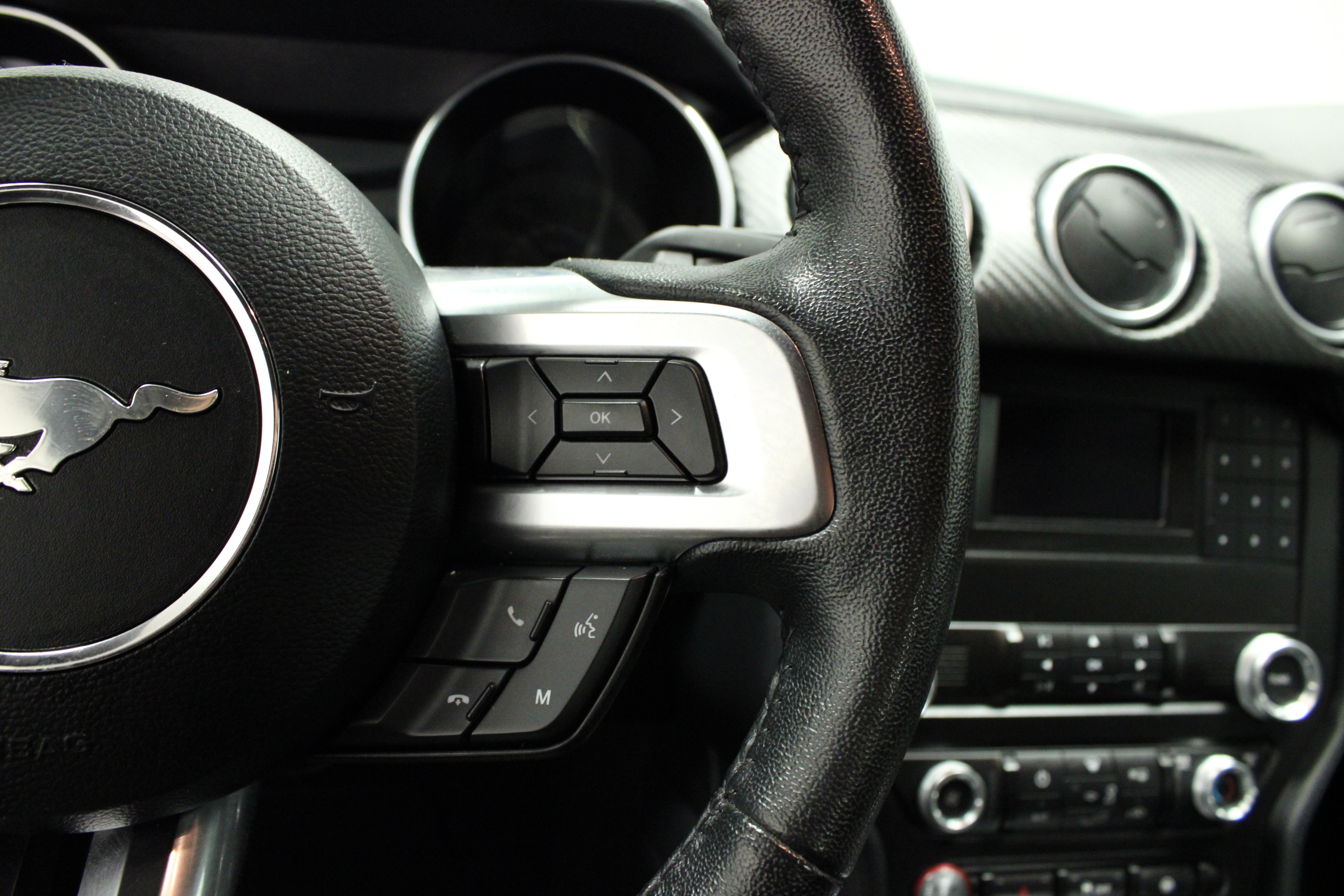 Used 2022 Ford Mustang Coupe RWD image 21