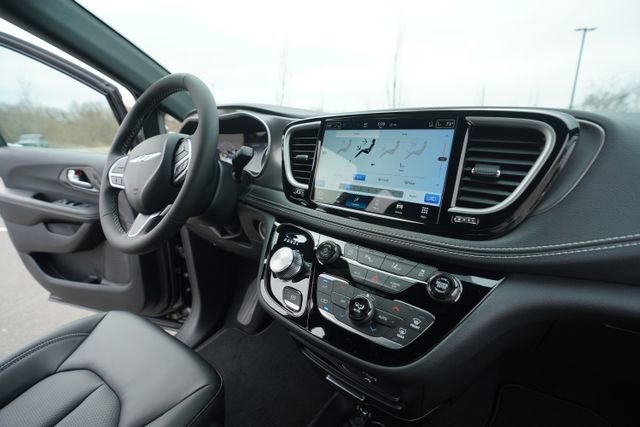 New 2026 Chrysler Pacifica Select FWD image 30