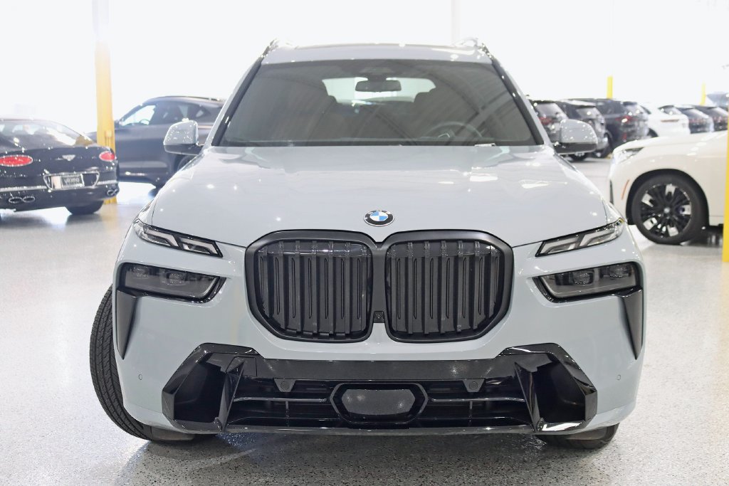 Used 2026 BMW X7 xDrive40i w/ M Sport Package AWD/4WD image 9