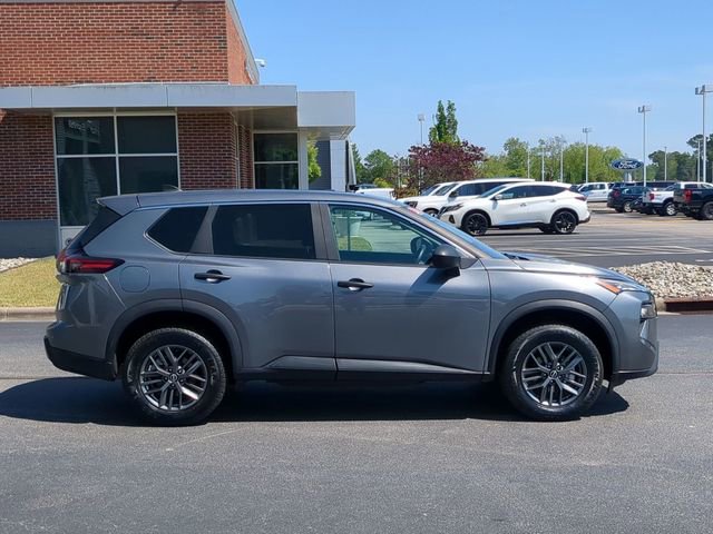 Used 2024 Nissan Rogue S FWD image 2