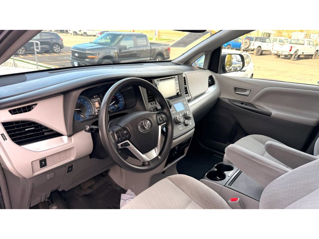 Used 2018 Toyota Sienna LE image 20