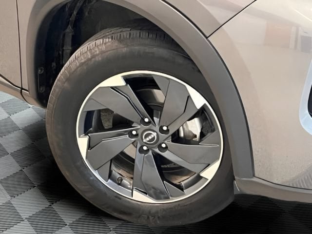 Used 2025 Nissan Rogue SV AWD/4WD image 23