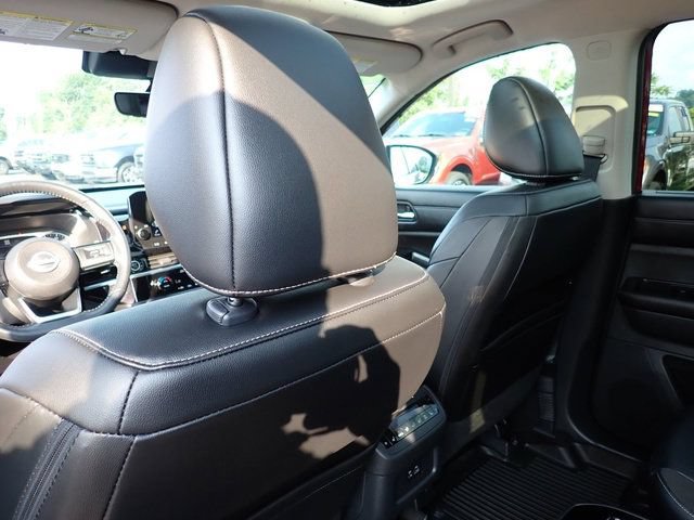 Used 2023 Nissan Pathfinder SL w/ SL Premium Package AWD/4WD image 18