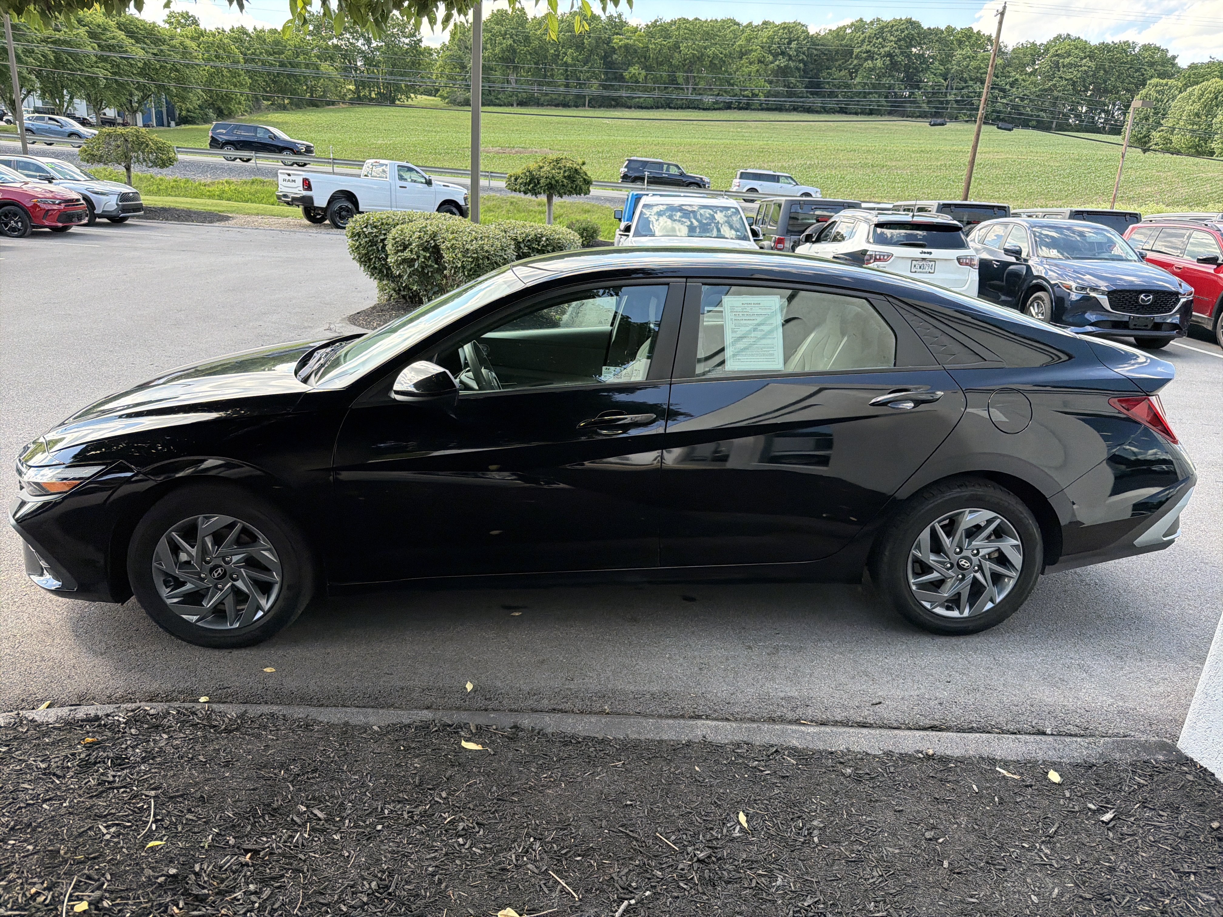Used 2024 Hyundai Elantra SEL FWD image 8