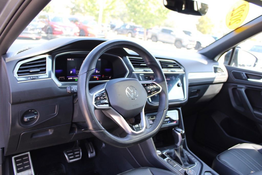 Used 2022 Volkswagen Tiguan SE R-Line image 19