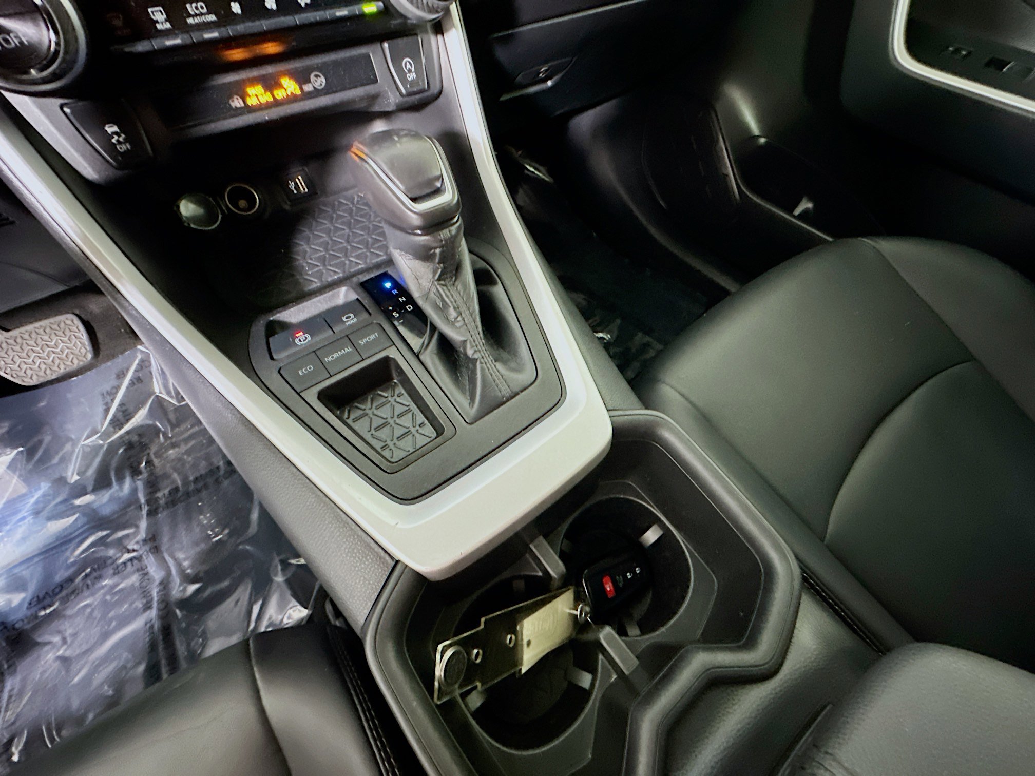 Used 2024 Toyota RAV4 XLE Premium image 22