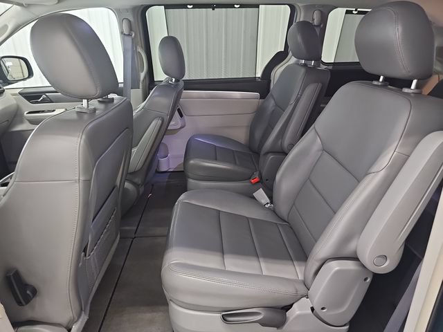 Used 2009 Volkswagen Routan SEL Premium FWD image 24