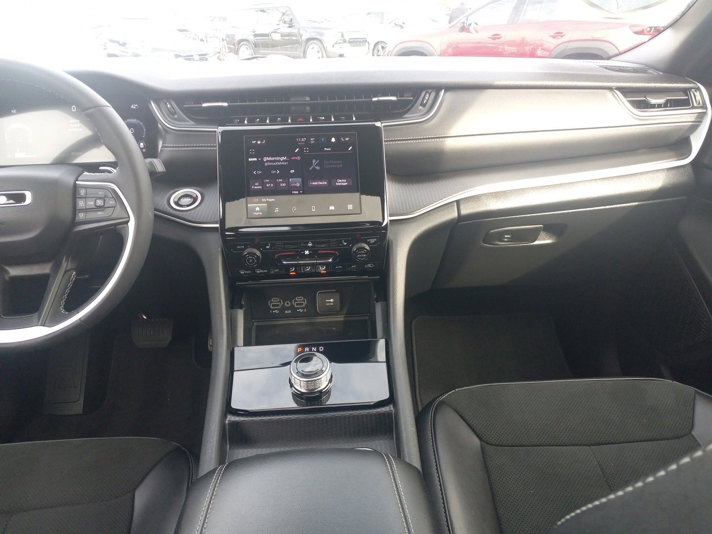 Used 2025 Jeep Grand Cherokee Altitude image 12