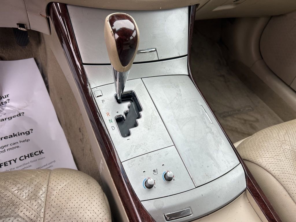 Used 2010 Toyota Avalon Limited image 11