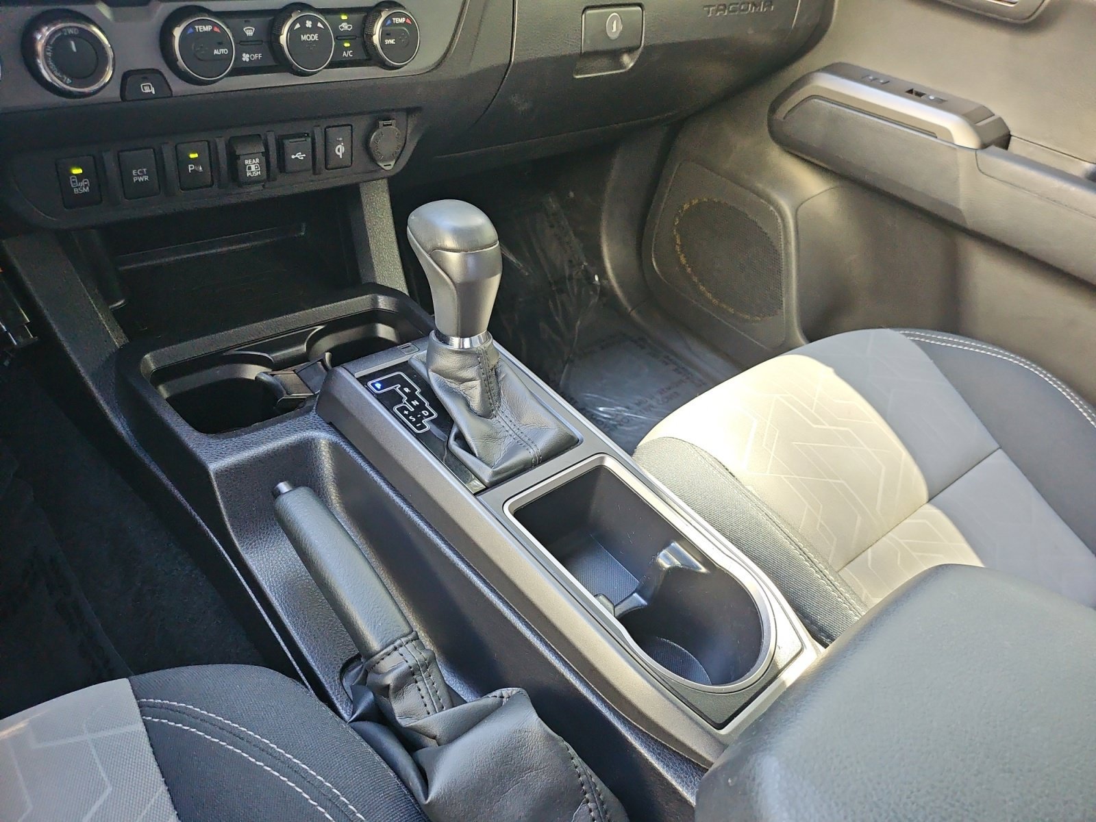 Used 2023 Toyota Tacoma TRD Off-Road w/ Technology Package AWD/4WD image 24