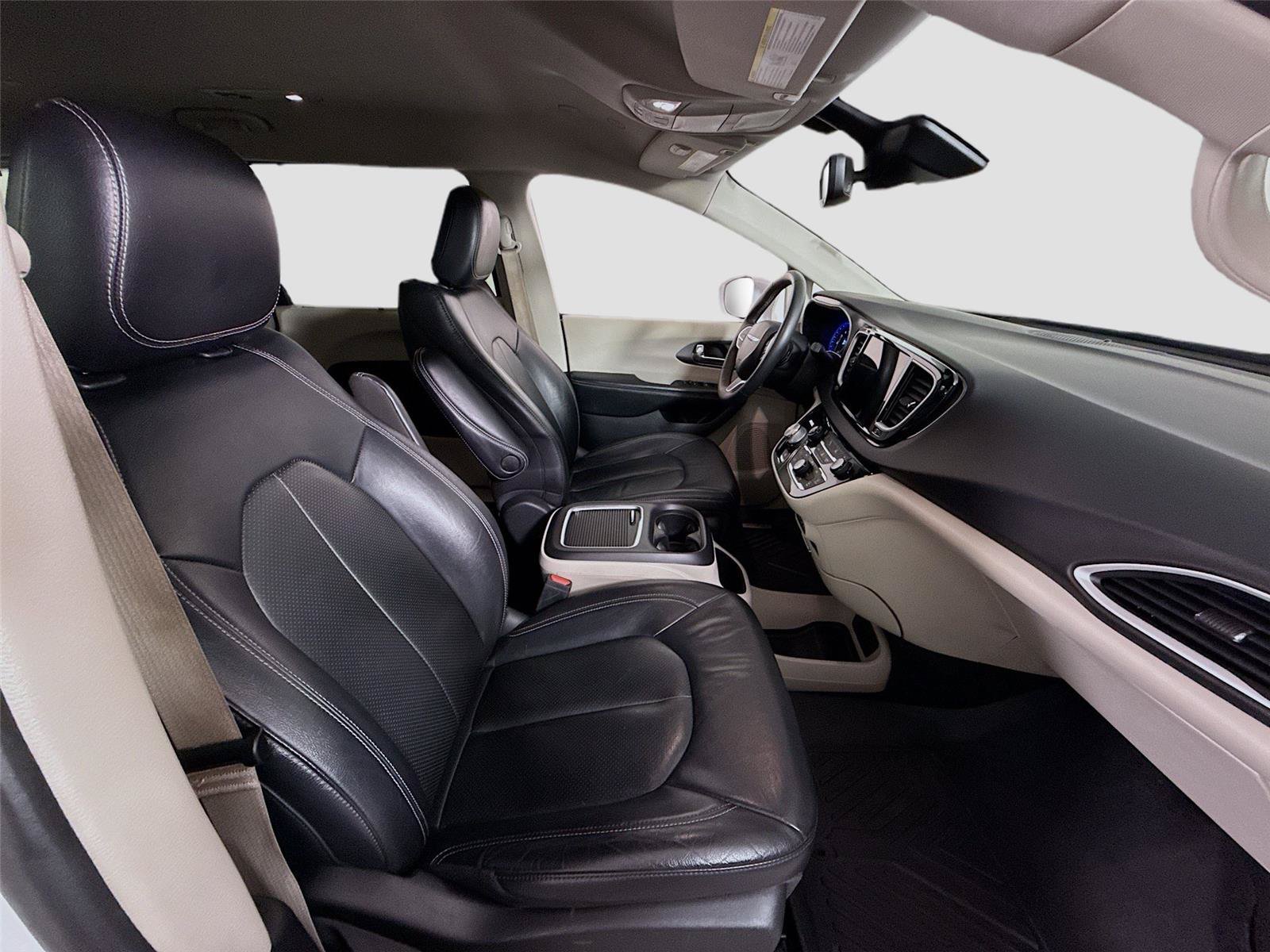 Used 2022 Chrysler Pacifica Touring-L FWD image 21