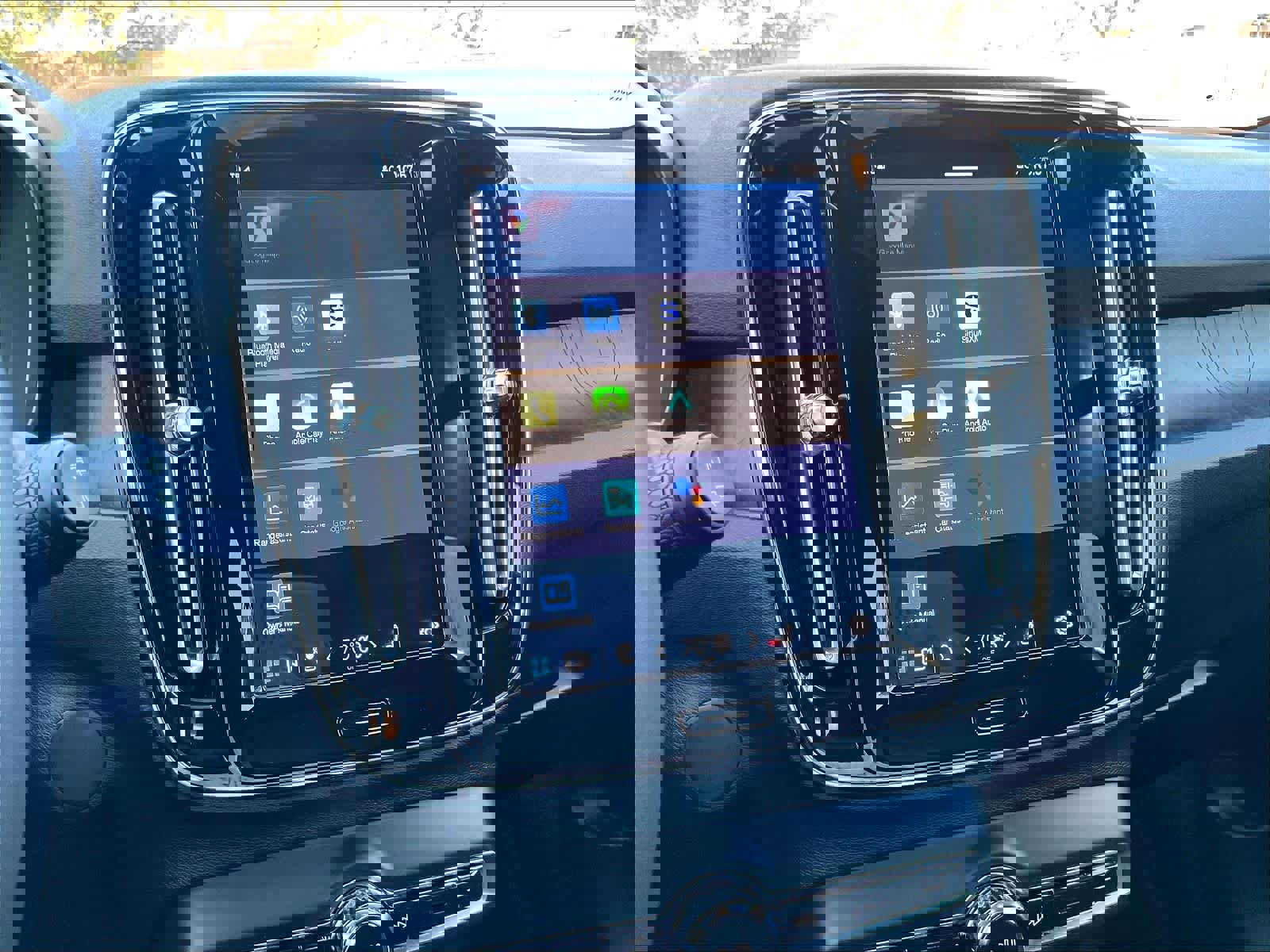 Used 2023 Volvo XC40 Recharge Plus image 36