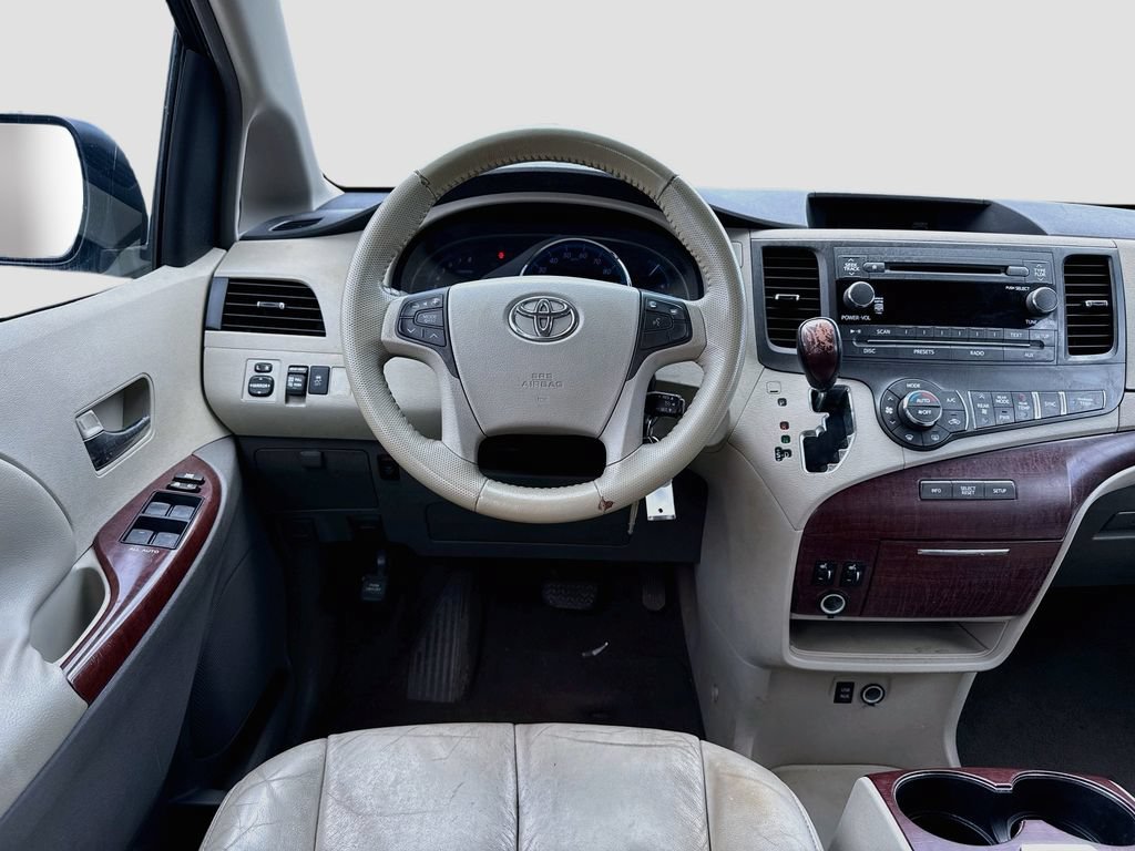 Used 2011 Toyota Sienna XLE FWD image 27