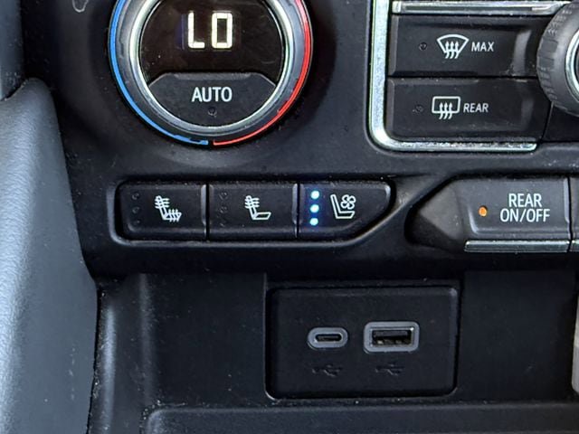 Used 2023 Chevrolet Suburban Premier AWD/4WD image 21