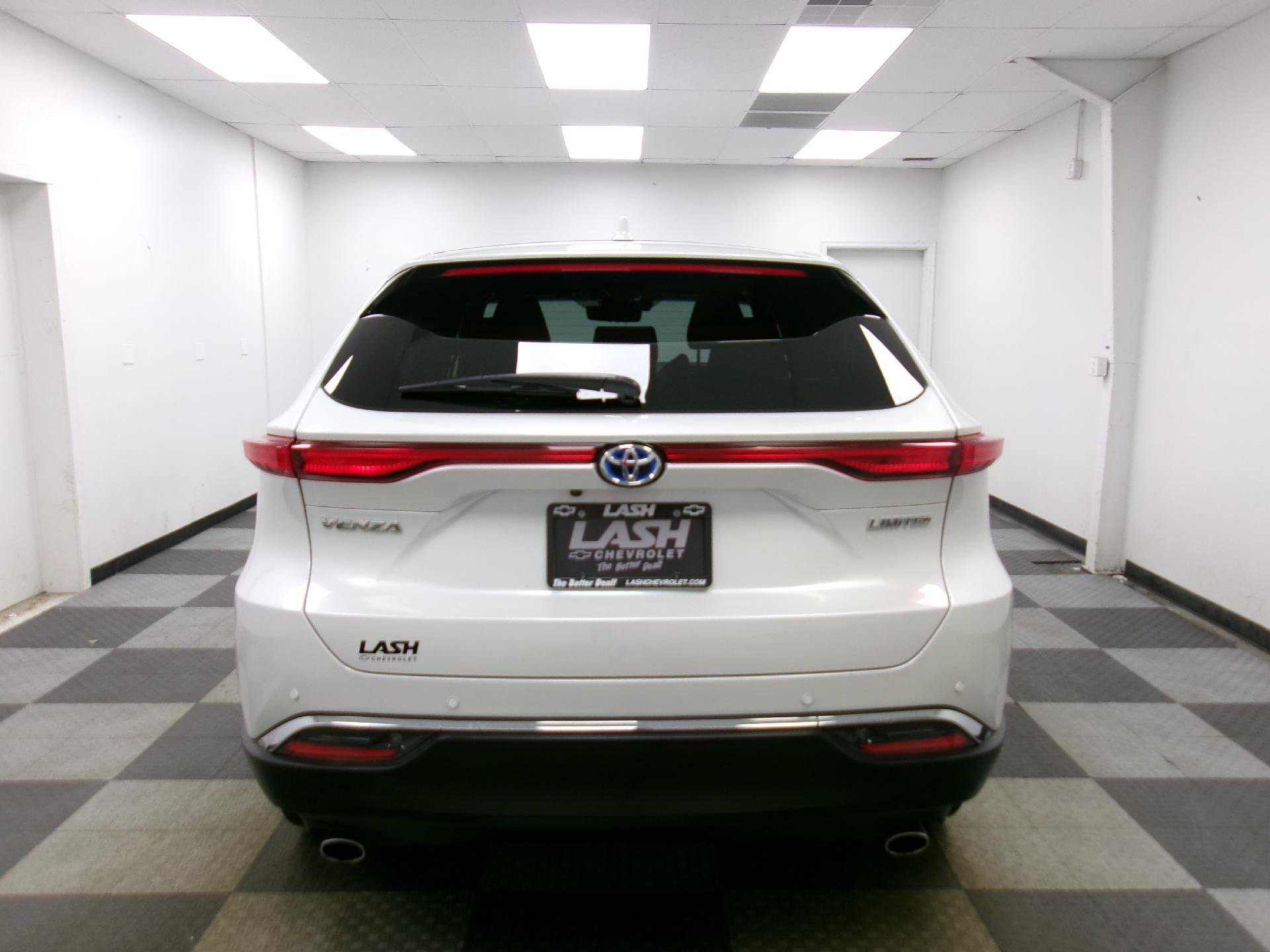 Used 2024 Toyota Venza Limited AWD/4WD image 12