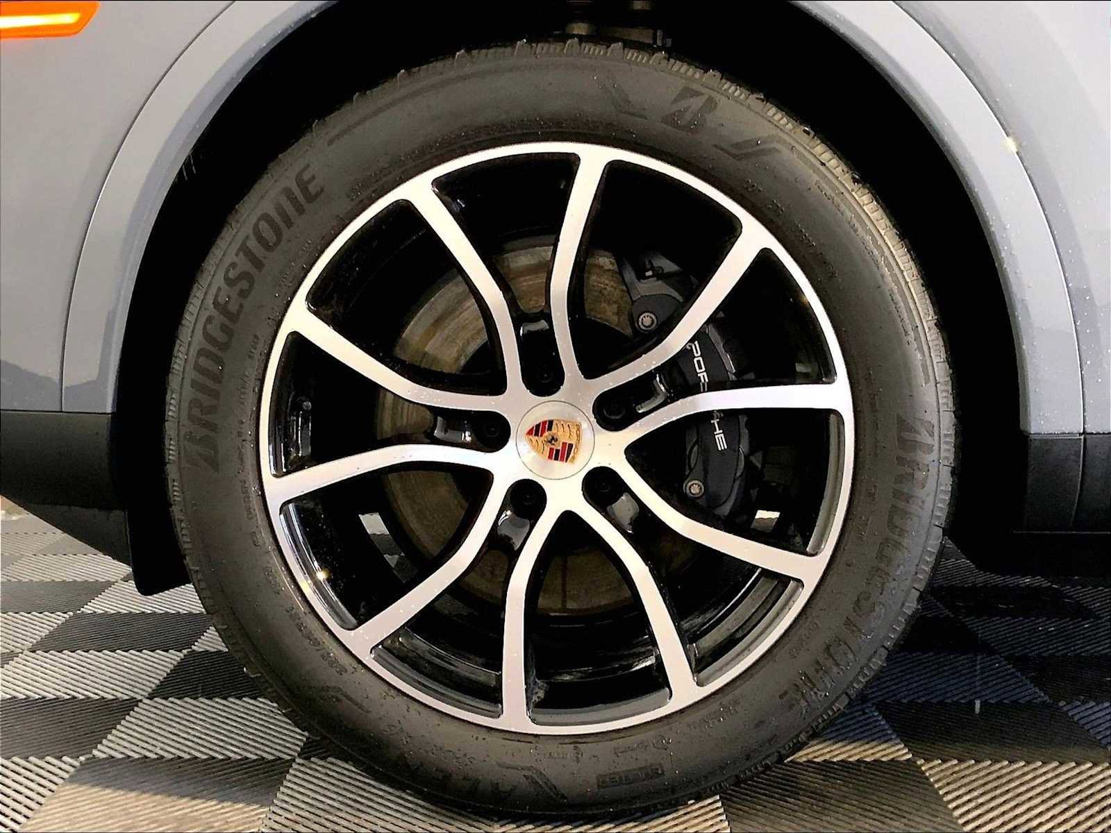 Certified 2026 Porsche Cayenne AWD/4WD image 11