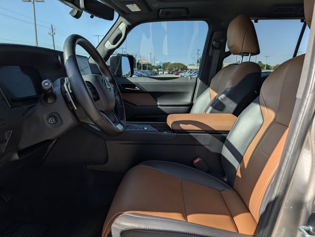 Used 2025 Lexus GX 550 w/ Accessory Package (2T) AWD/4WD image 27