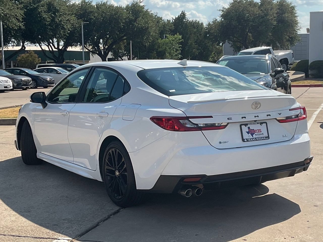 Used 2025 Toyota Camry SE FWD image 6