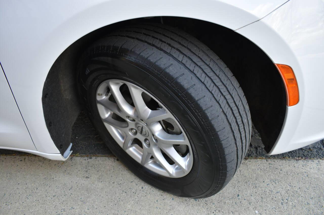 Used 2021 Chrysler Pacifica Touring-L image 48