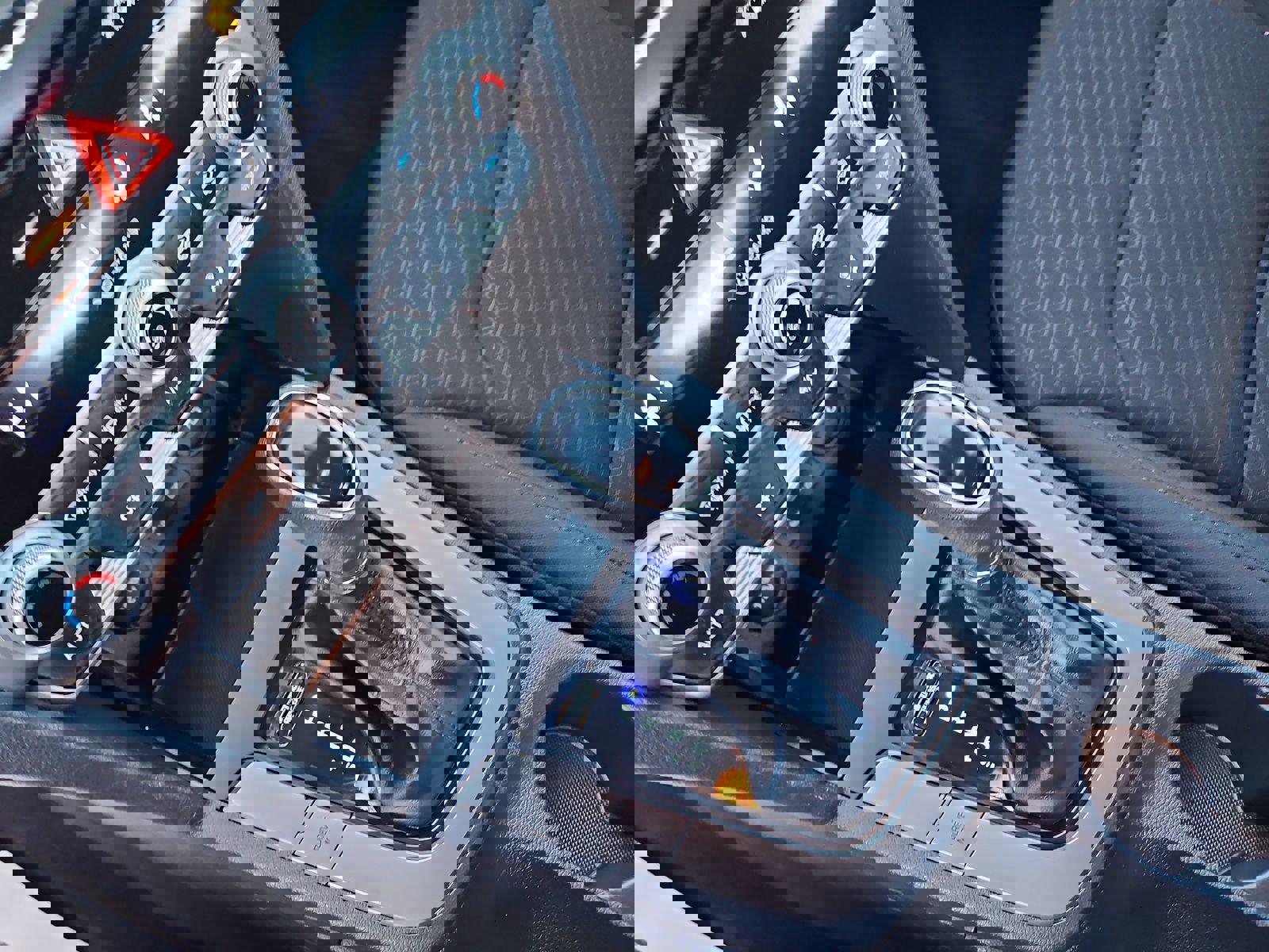 Used 2020 Hyundai Elantra SE w/ Cargo Package (C1) image 17