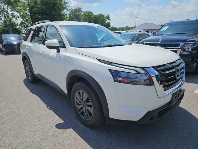 Used 2025 Nissan Pathfinder SV AWD/4WD image 2