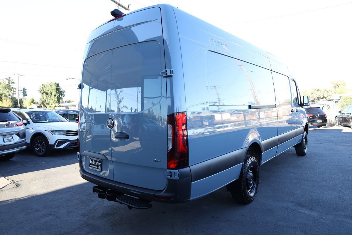 Used 2023 Mercedes-Benz Sprinter 2500 image 4