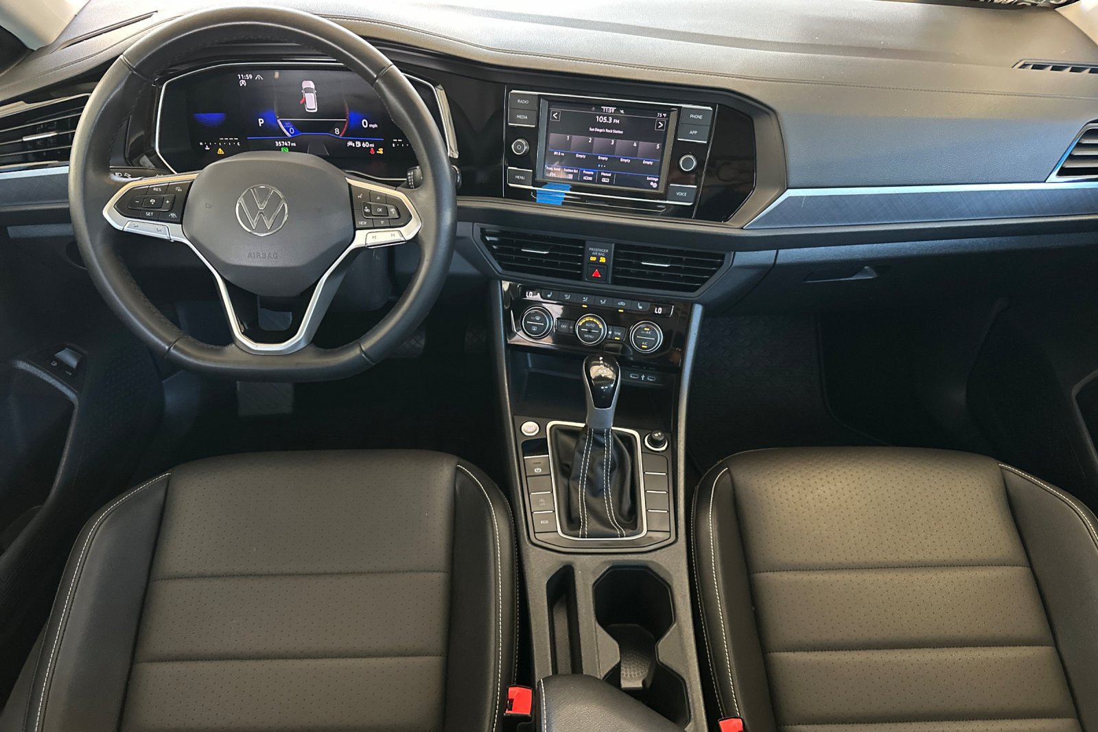 Used 2024 Volkswagen Jetta SE w/ Panoramic Sunroof Package FWD image 13