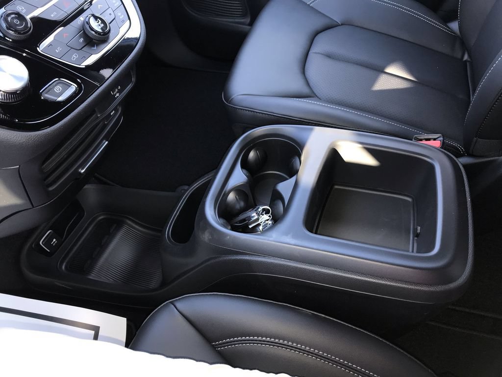 New 2026 Chrysler Pacifica Select FWD image 21