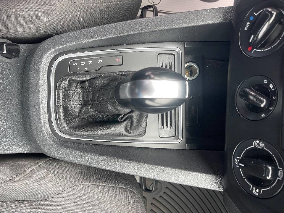 Used 2016 Volkswagen Jetta S image 16