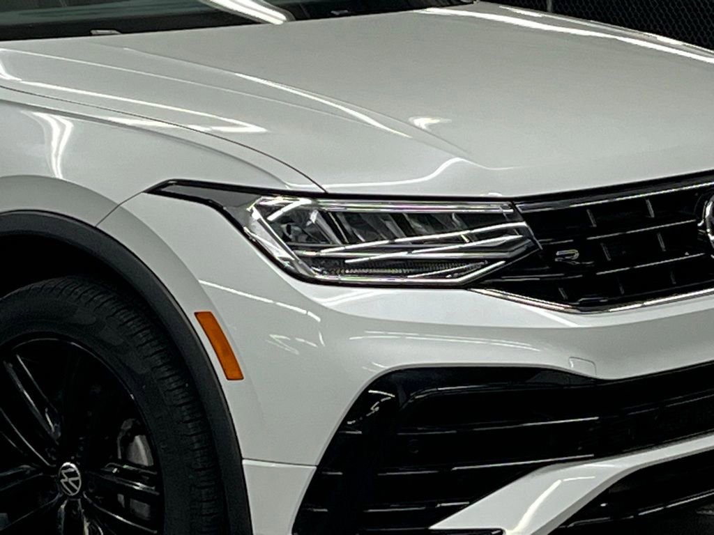 Certified 2022 Volkswagen Tiguan SE R-Line image 42