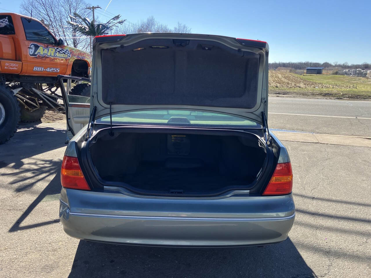 Used 2003 Lexus LS 430 RWD image 26