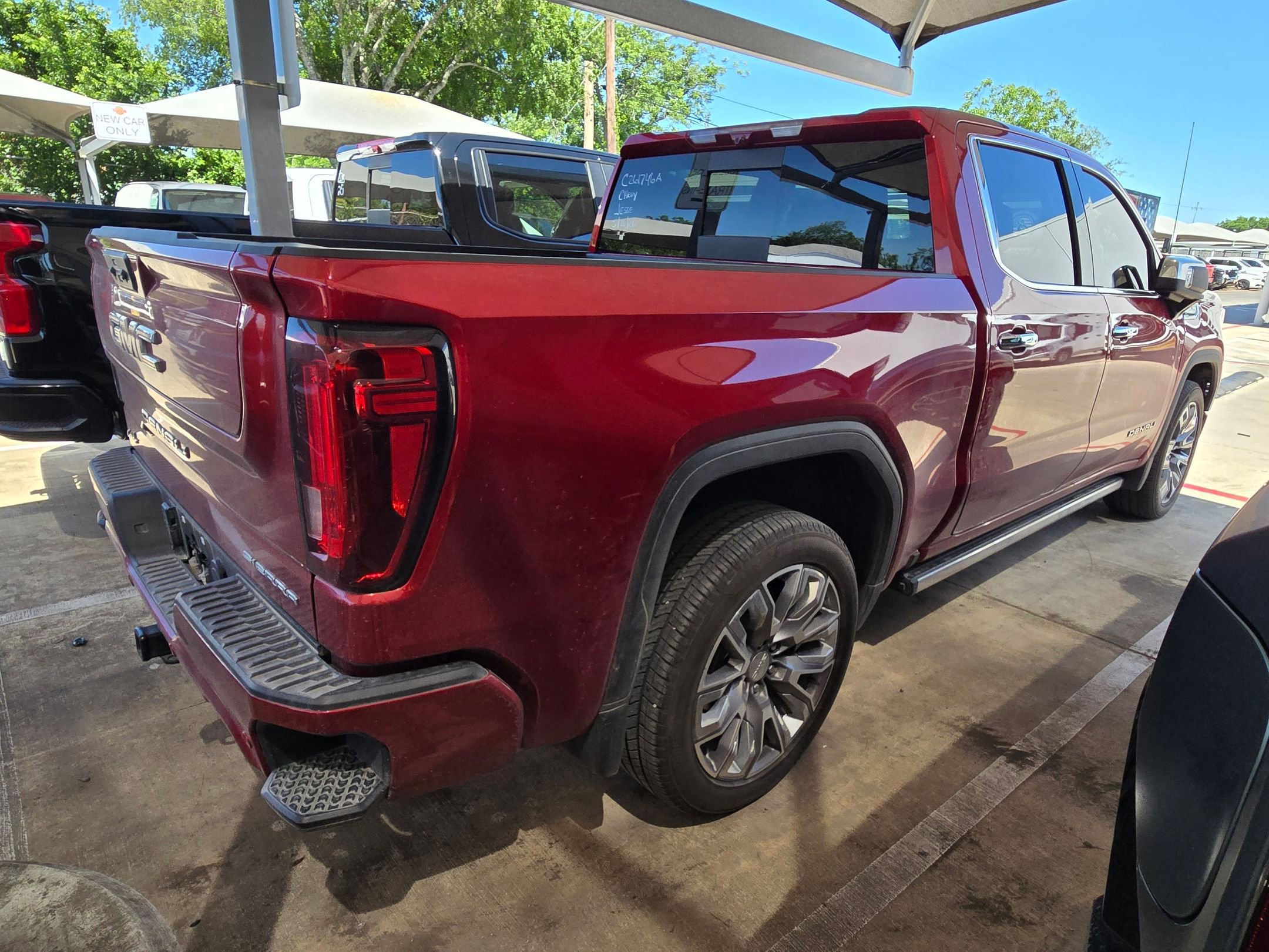 Used 2024 GMC Sierra 1500 Denali AWD/4WD image 8