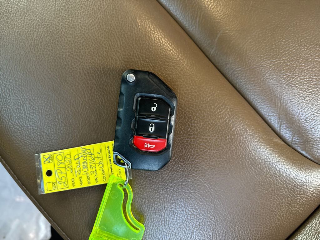 Used 2020 Jeep Wrangler Unlimited Sahara image 35
