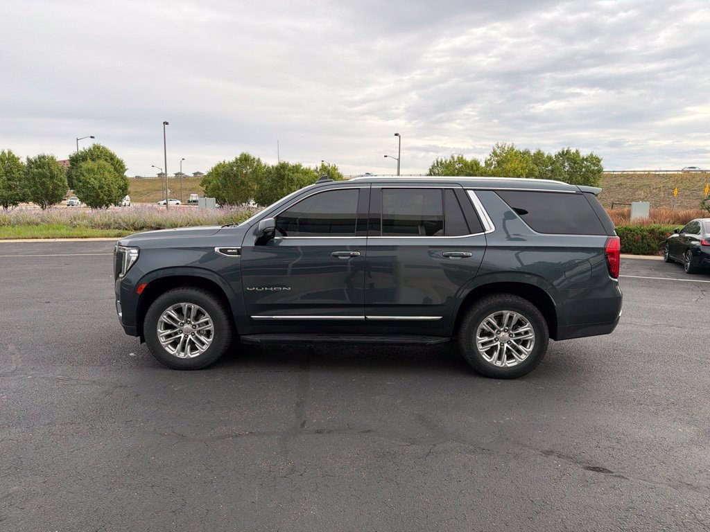 Used 2021 GMC Yukon SLT w/ SLT Premium Package AWD/4WD image 2
