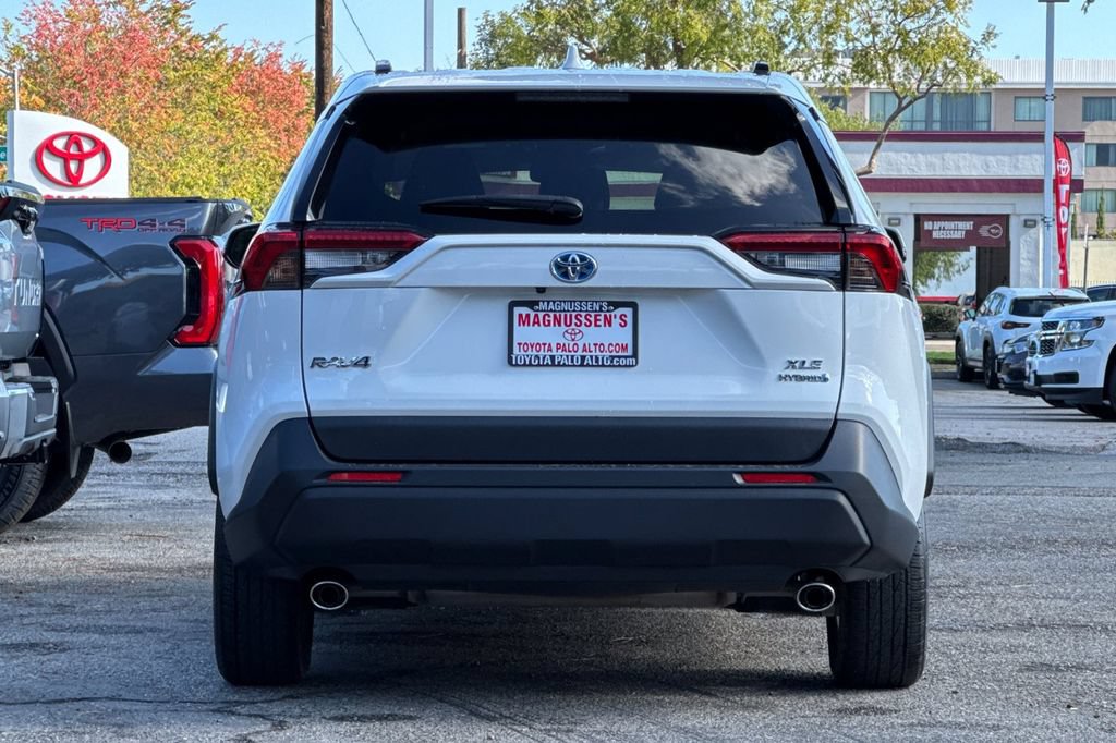 Used 2023 Toyota RAV4 XLE w/ Convenience Package AWD/4WD image 4